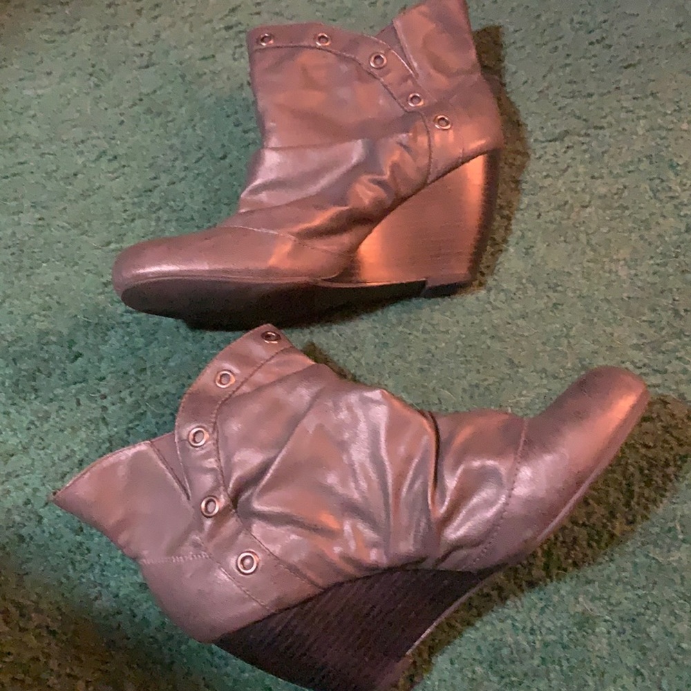 Decree gray short boots